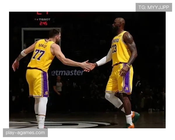 詹姆斯·沃西突破制造犯规效率提升抢占关键回合主导权