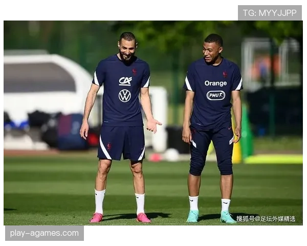 凯恩与本泽马策应能力与战术角色对比分析