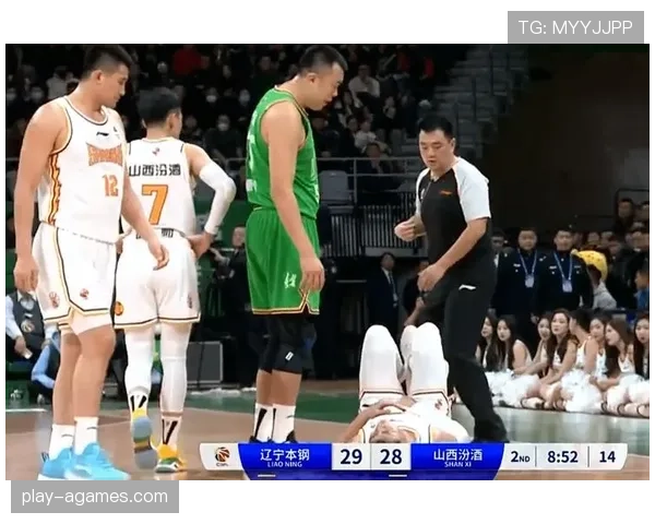 裁判怎么判罚比赛中出现的双方犯规情况？
